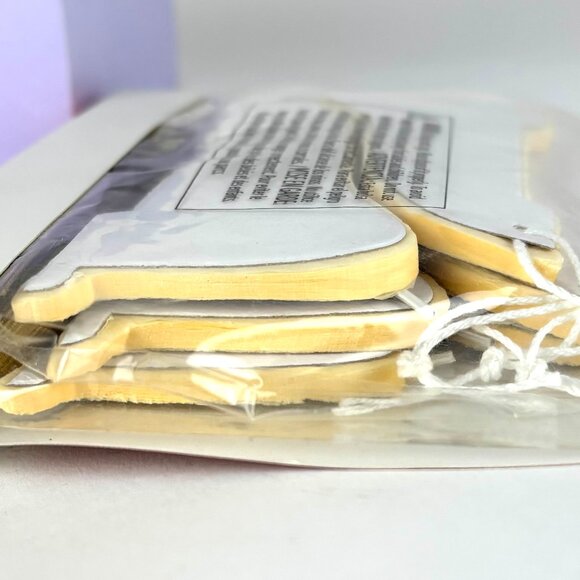 Elegant Wedding Decor Lot: 34 Honeycomb Bells & Just Married Banner - Picture 3 of 14